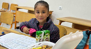 Mardin'de köy köy gezilip çocuklara 3 ayda 2 bin pizza dağıtıldı