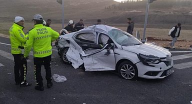 Mardin'de tır ile otomobil çarpıştı: 1 ölü, 3 yaralı
