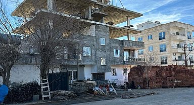 Mardin'de yıkılan duvarın altında kalan kişi hayatını kaybetti