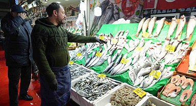 Marmara'da başlayan kar yağışı ve fırtına balık fiyatlarına yükseliş olarak yansıdı