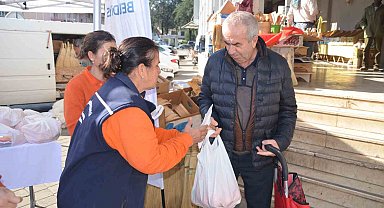 Marmaris Belediyesi 400 kilogram turunç dağıttı