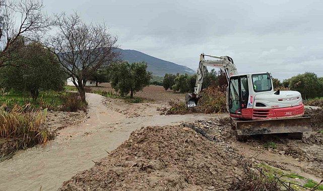 MASKİ'den dere temizliği ve arıtma tesis çalışması Büyükbelen Mahallesinde Dere Temizliği