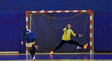 Mavi kelebekler zirveye demir attı