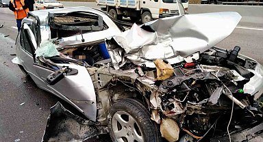 Memleketlerine giden polis memurları otoyolda kaza yaptı: 1 ölü, 1 yaralı