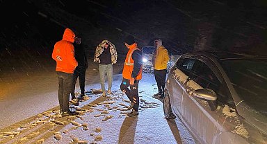 Mersin Büyükşehir ekiplerinin kar nöbeti sürüyor