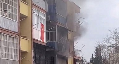 Mersin'de ev yangını: 2 kişi dumandan etkilendi