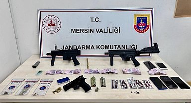 Mersin'de makinalı silahlarla yakalanan 2 şüpheli tutuklandı