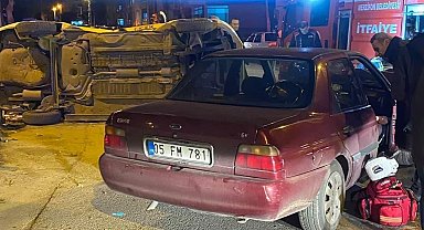 Merzifon'da ticari taksi ile otomobil çarpıştı: 3 yaralı