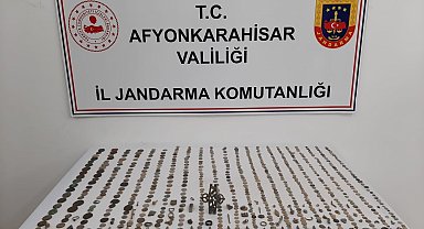 Mezarlık işçisinin evinden yüzlerce tarihi sikke çıktı