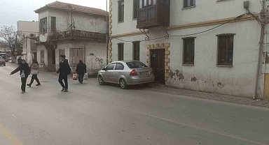 Milas'ta motosiklet ile otomobil çarpıştı, bir çocuk yaralandı