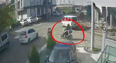 Milas'ta motosiklet otomobille çarpıştı: 2 yaralı