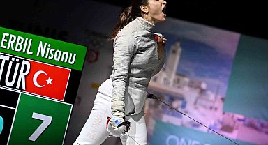Milli eskrimci Nisanur Erbil'den tarihi Grand Prix madalyası