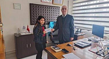 Minik Erva ödülünü Gazze'deki çocuklara bağışladı
