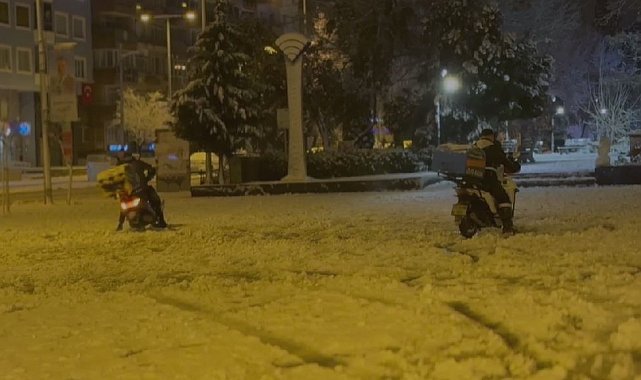 Moto kuryelerin karda drift keyfi