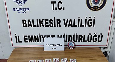 Motosikletli polis 2 şahısta tabanca ve uyuşturucu madde ele geçirdi