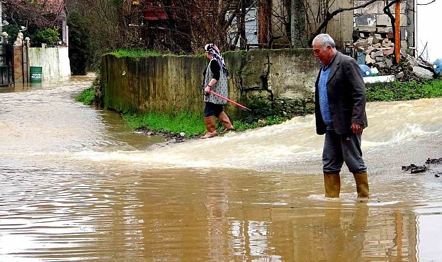 Muğla'da bazı cadde ve sokaklar yağmur sonrası sular altında kaldı