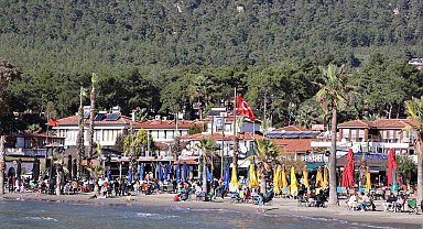 Muğla'da sahiller yazdan kalma günleri yaşıyor
