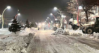 Muradiye'de kar temizleme çalışması