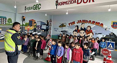 Muş'ta 48 öğrenciye trafik kuralları eğitimi verildi