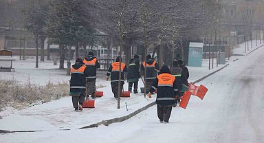 Nevşehir'de kar ile mücadele başladı