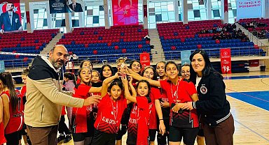 Niğde'de voleybol şampiyonları belli oldu