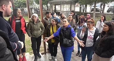 Ödemelerin geciktiği gerekçesiyle fabrika önünde eylem yaptılar