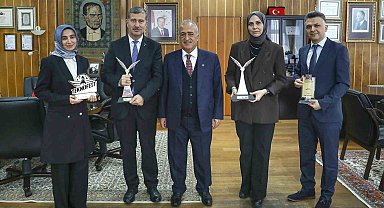 Ödüllü akademisyenlerden Rektör Çomaklı'ya ziyaret
