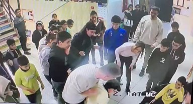 Okul müdürünün heimlich manevrası öğrencinin hayatını kurtardı