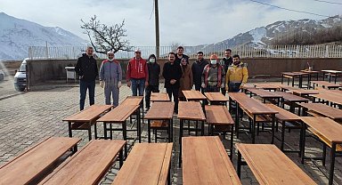 Okullardaki masa ve sandalyeler yenileniyor