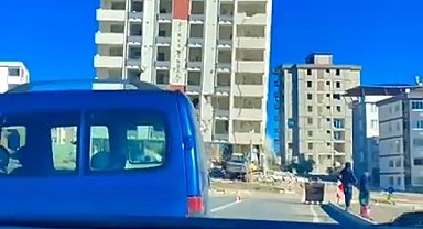 Operatör binanın altında böyle kaldı