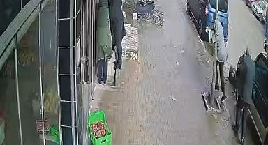 Ordu'da bir vatandaşın fırtınada zor anları