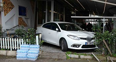 Ordu'da otomobil kafe bahçesine daldı: 3 yaralı