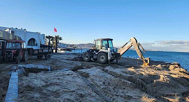 Ören Plajı'nda izinsiz yapılan beton setler yıkıldı