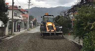 Ortaca'da yol bakım çalışmaları devam ediyor