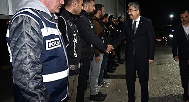 Osmaniye Valisi Yılmaz, yeni yıla görevi başında girecek olan personeli ziyaret etti