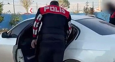 Osmaniye'de durdurulan otomobilde ruhsatsız tabanca ele geçirildi