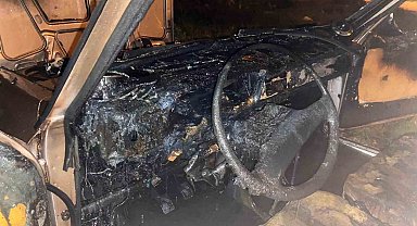 Osmaniye'de park halindeki otomobil alev alev yandı