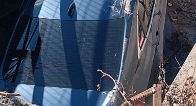 Otomobil ile çarpışan araç sulama kanalına düştü: 1 yaralı