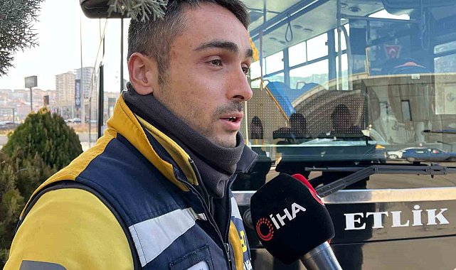 Otomobili ile park halindeki tır dorsesine çarpan genç hayatını kaybetti