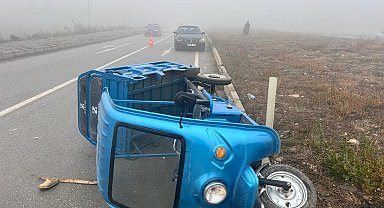 Otomobilin çarptığı elektrikli bisiklette 3 kişi yaralandı