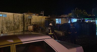 Otoparktaki konteynerler alev aldı, yangın büyümeden söndürüldü