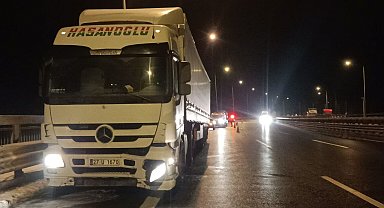 Otoyolda direksiyon başında kalp krizi geçirdi