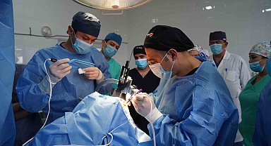 Özbekistan'ın ilk beyin pili ameliyatına Türk doktorlar imza attı