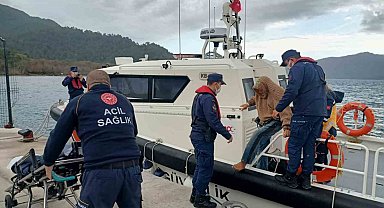 Özel teknede rahatsızlanan vatandaşa Sahil Güvenlik'ten tıbbi tahliye