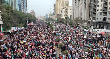 Pakistan'da on binlerce kişiden Filistin'e destek gösterisi