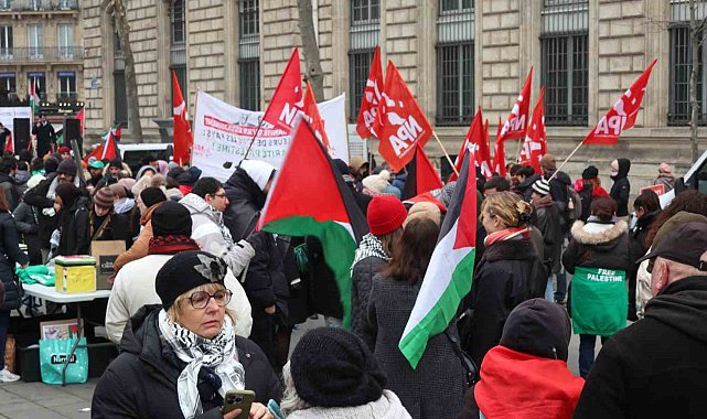 Paris'te 21 kişilik Filistinli grup Belçika'daki Avrupa Konseyi'ne yürüyüş başlattı