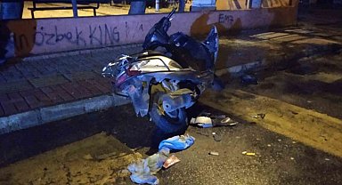 Park halindeki motosiklet satırla parçalandı