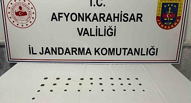 Parkta şüpheli hareketlerde bulunan şahıstan 31 adet sikke ele geçirildi