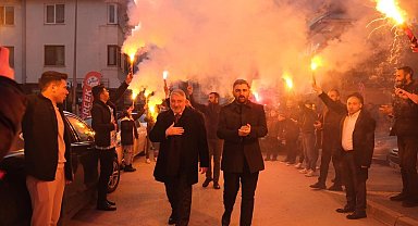 Partililer tarafından meşalelerle karşılanan Başkan Aşgın: "Gecemiz gündüzümüz Çorum olacak"