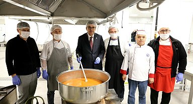 PAÜ kendi yemeğini pişirmeye başladı